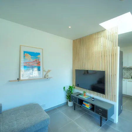 Apartment Charming, Modern 2bedroom With Sun Terrace Egue1-1 *